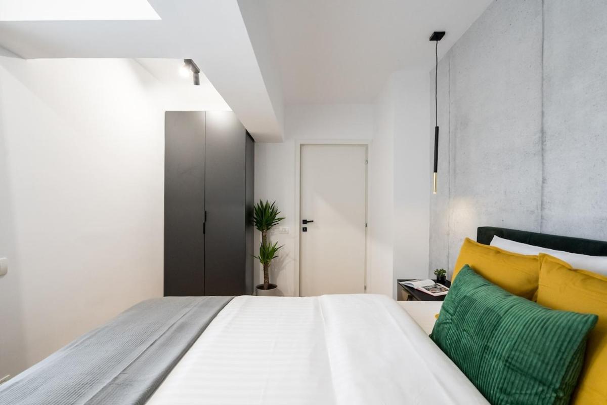 Sunny 2br Large Midtown Flat - 3 Superb Balconies * Bucarest