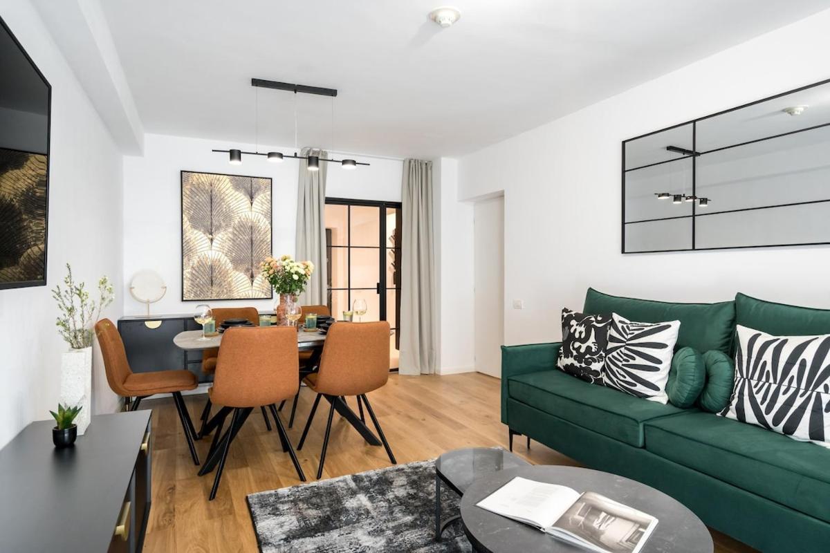 Appartamento Sunny 2br Large Midtown Flat - 3 Superb Balconies Bucarest