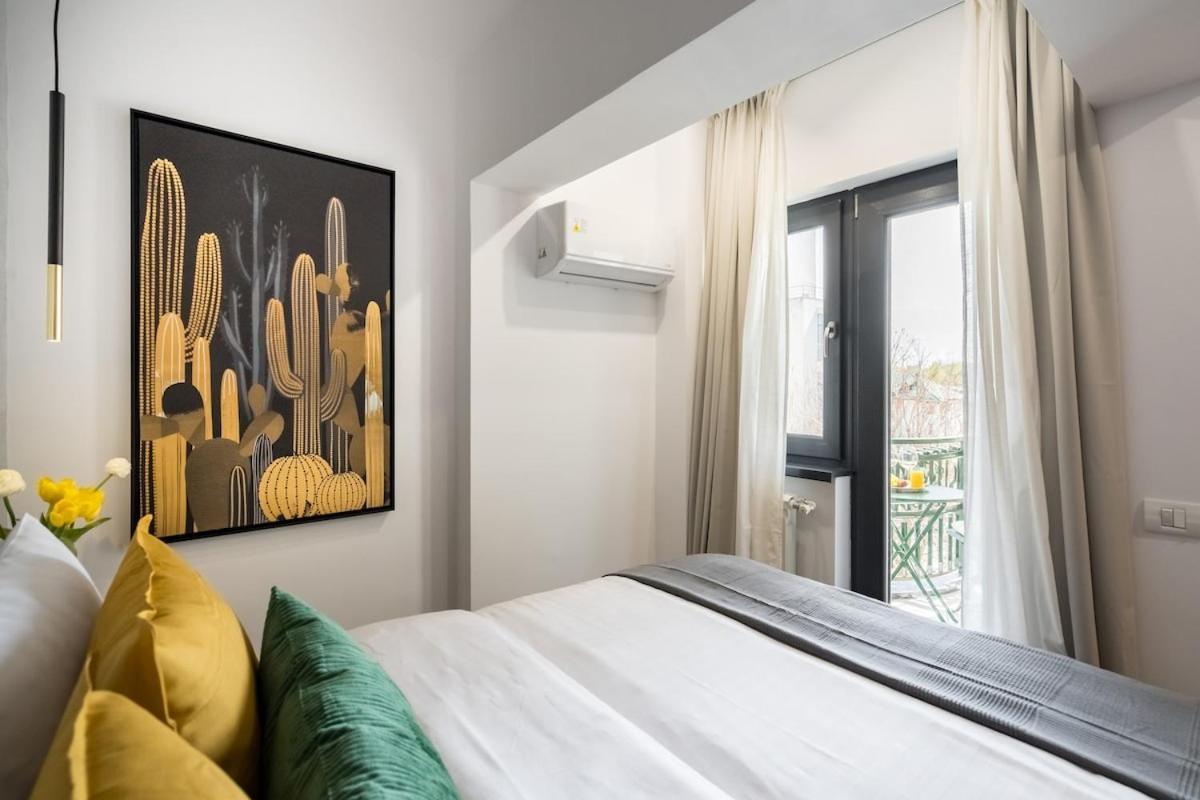 Sunny 2br Large Midtown Flat - 3 Superb Balconies * Bucarest