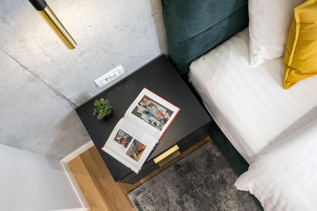 Sunny 2br Large Midtown Flat - 3 Superb Balconies Appartamento Bucarest