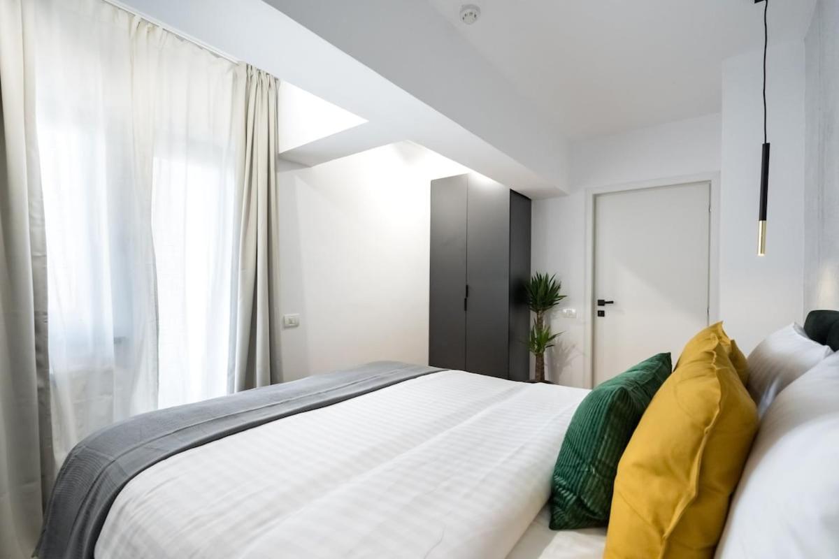 Sunny 2br Large Midtown Flat - 3 Superb Balconies Bucarest