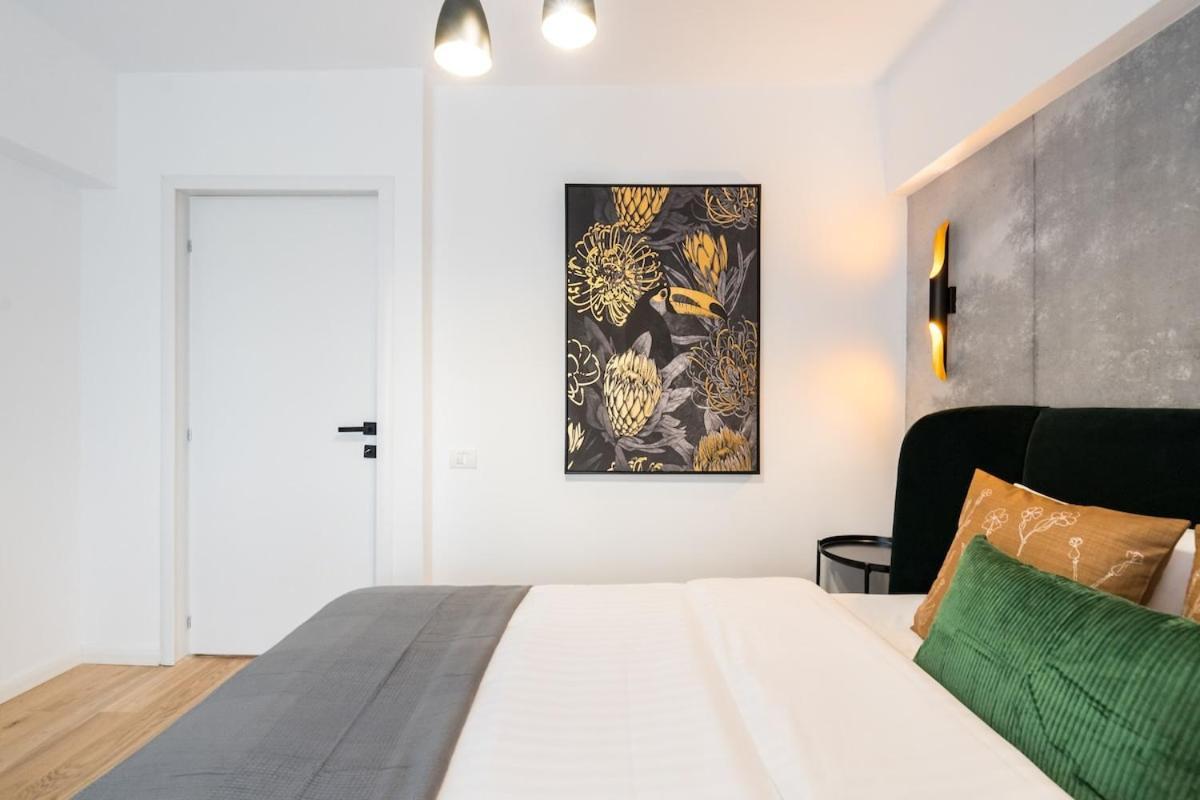 Sunny 2br Large Midtown Flat - 3 Superb Balconies Appartamento *