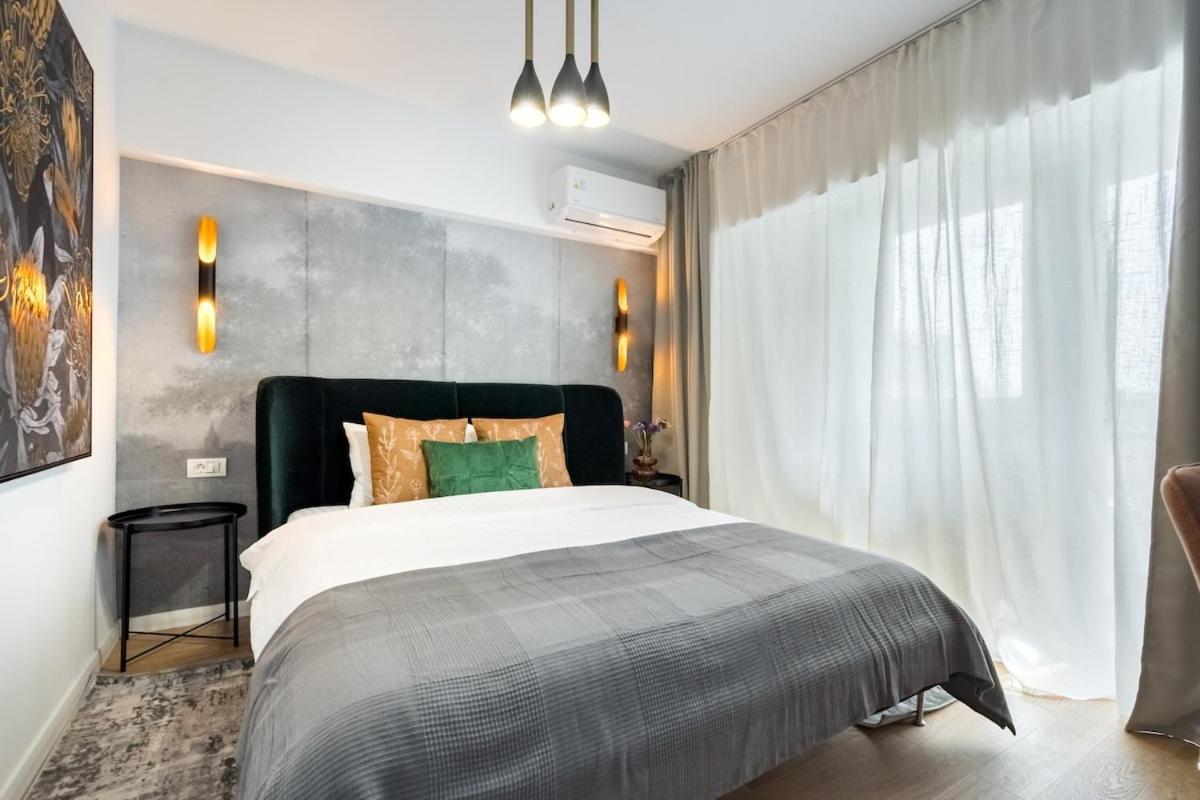 Appartamento Sunny 2br Large Midtown Flat - 3 Superb Balconies Bucarest