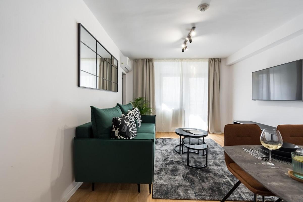 Sunny 2br Large Midtown Flat - 3 Superb Balconies * Bucarest