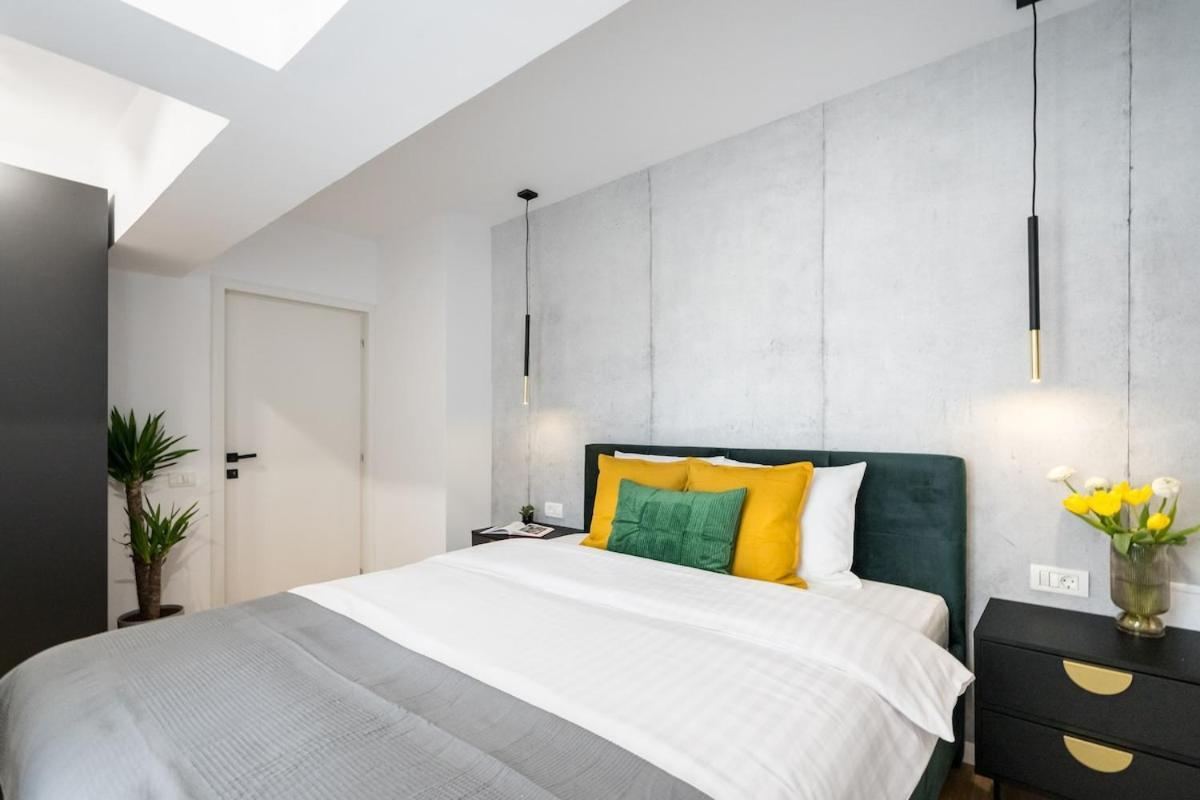 Sunny 2br Large Midtown Flat - 3 Superb Balconies Appartamento *