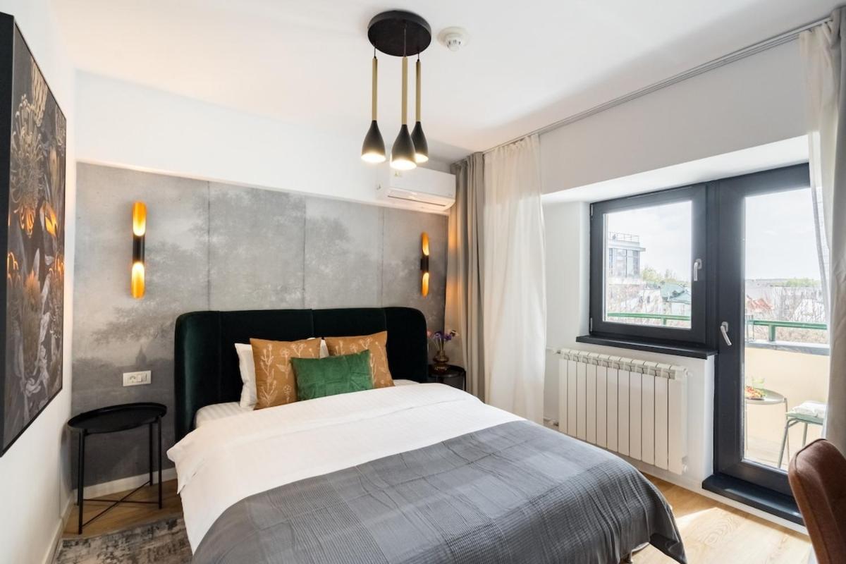 Sunny 2br Large Midtown Flat - 3 Superb Balconies Appartamento Bucarest