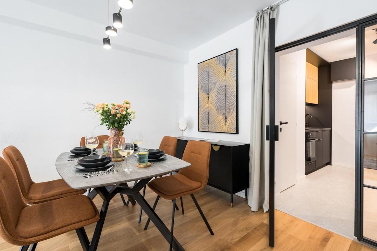Sunny 2br Large Midtown Flat - 3 Superb Balconies Bucarest