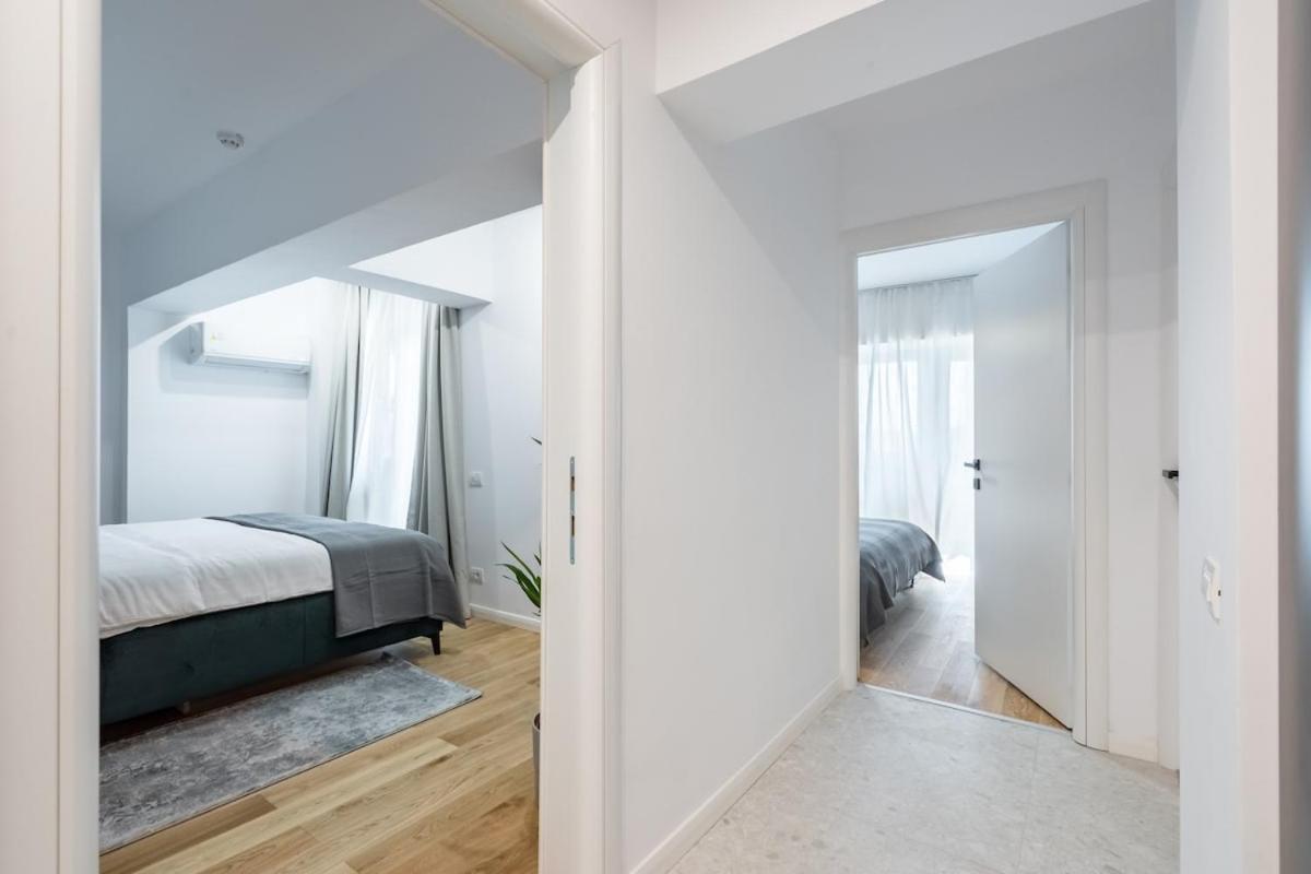 Appartamento Sunny 2br Large Midtown Flat - 3 Superb Balconies Bucarest