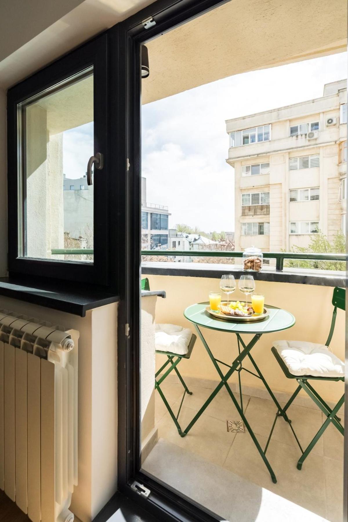 Sunny 2br Large Midtown Flat - 3 Superb Balconies * Bucarest