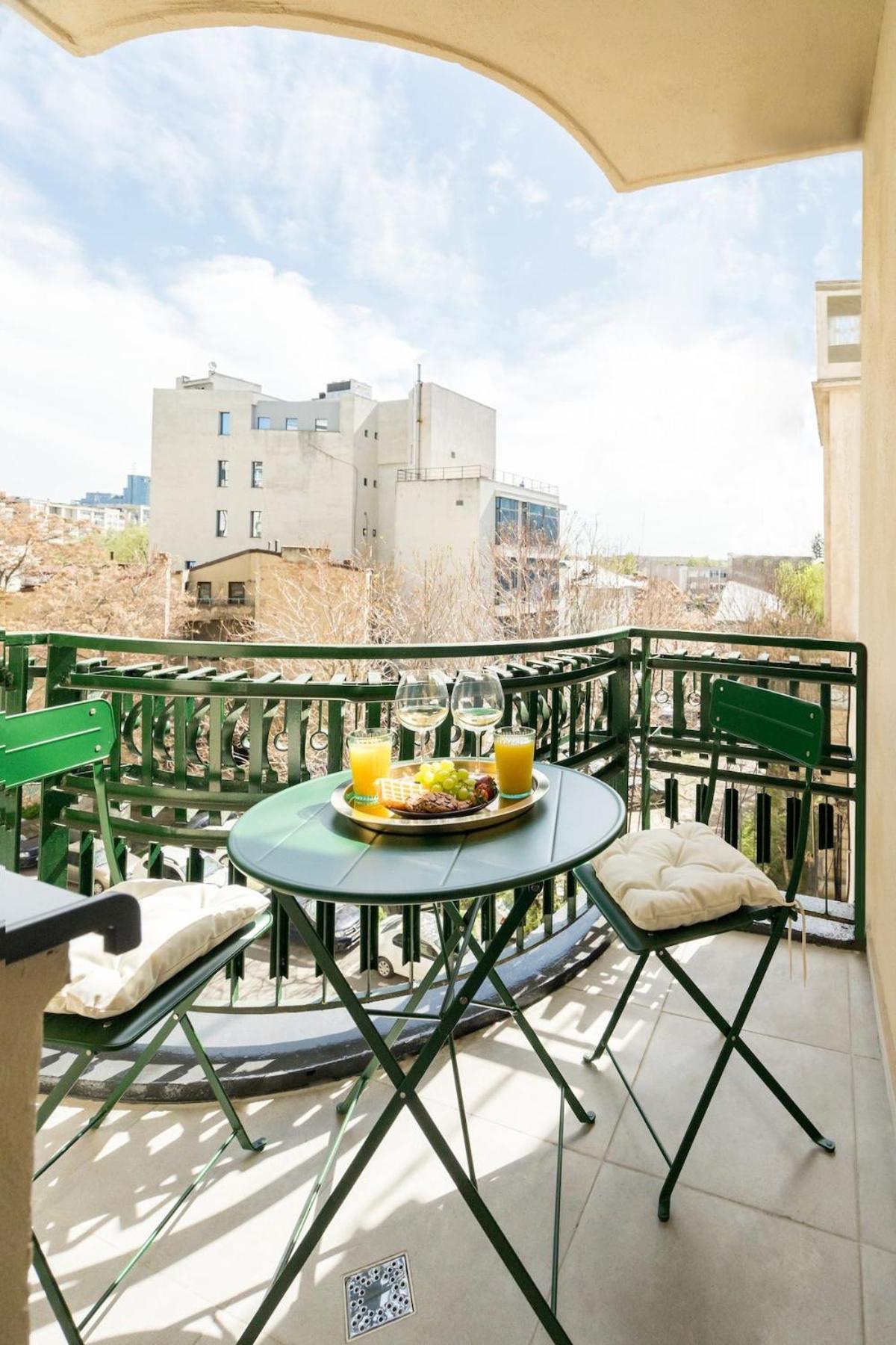 Sunny 2br Large Midtown Flat - 3 Superb Balconies Appartamento