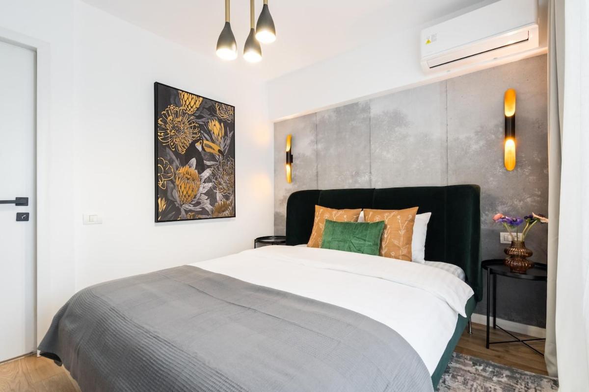 Sunny 2br Large Midtown Flat - 3 Superb Balconies Appartamento *