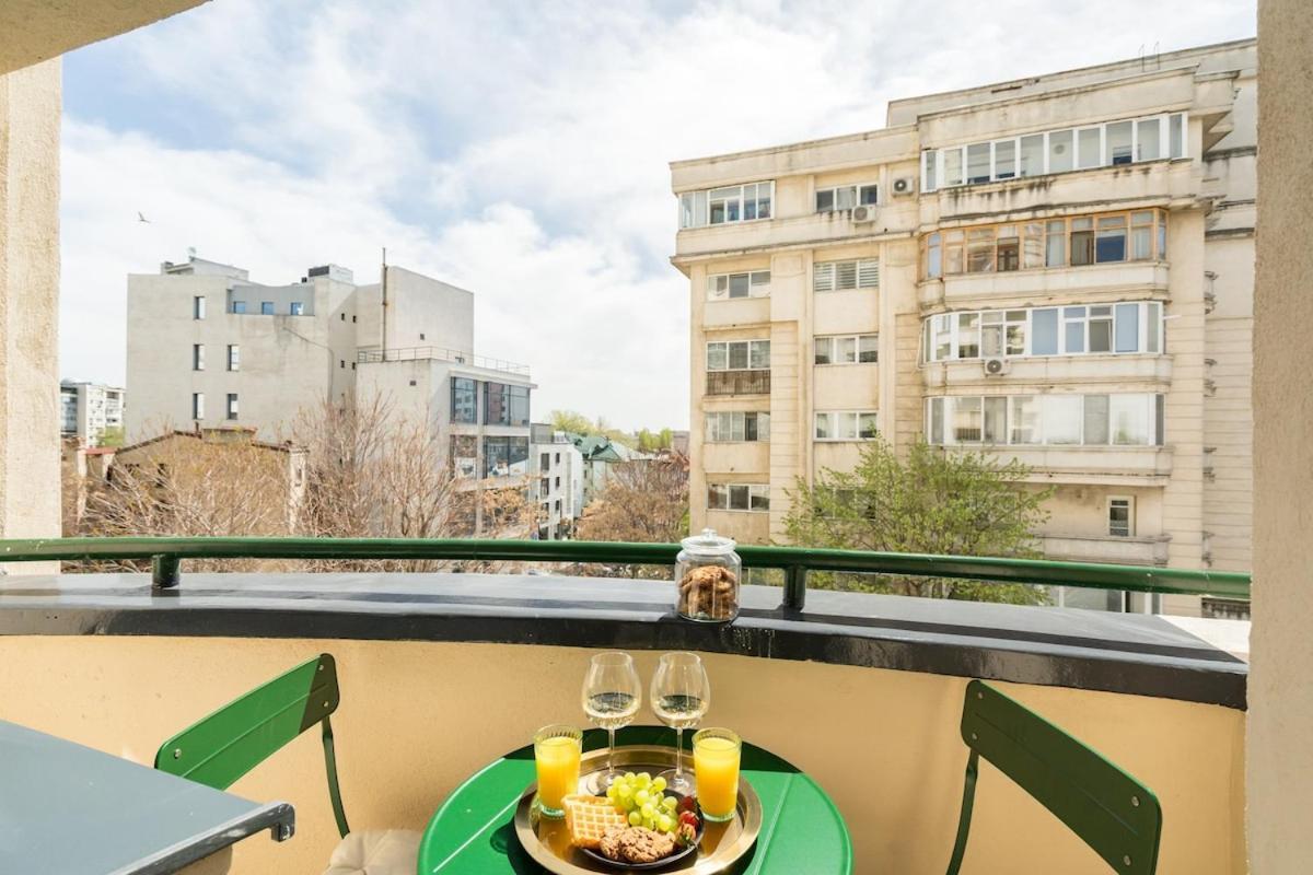 Sunny 2br Large Midtown Flat - 3 Superb Balconies Appartamento Bucarest