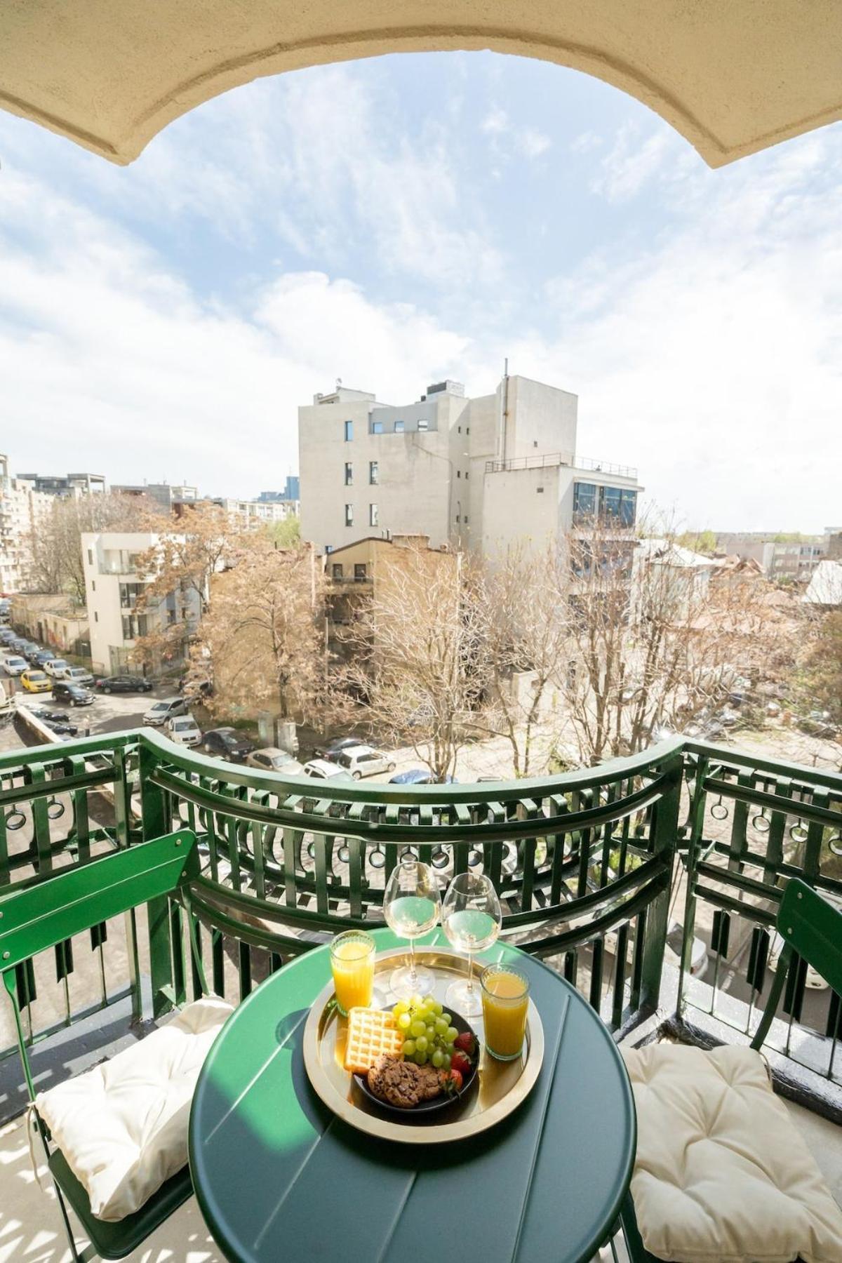 Sunny 2br Large Midtown Flat - 3 Superb Balconies Bucarest