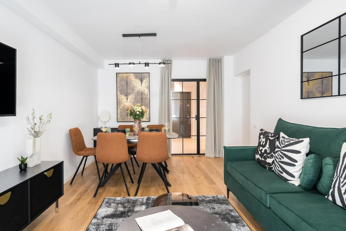 Sunny 2br Large Midtown Flat - 3 Superb Balconies * Bucarest