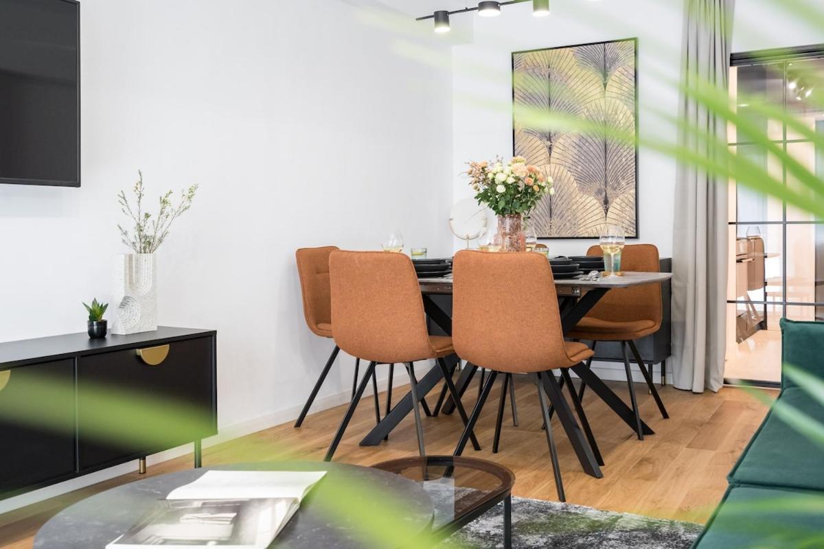 Sunny 2br Large Midtown Flat - 3 Superb Balconies * Bucarest