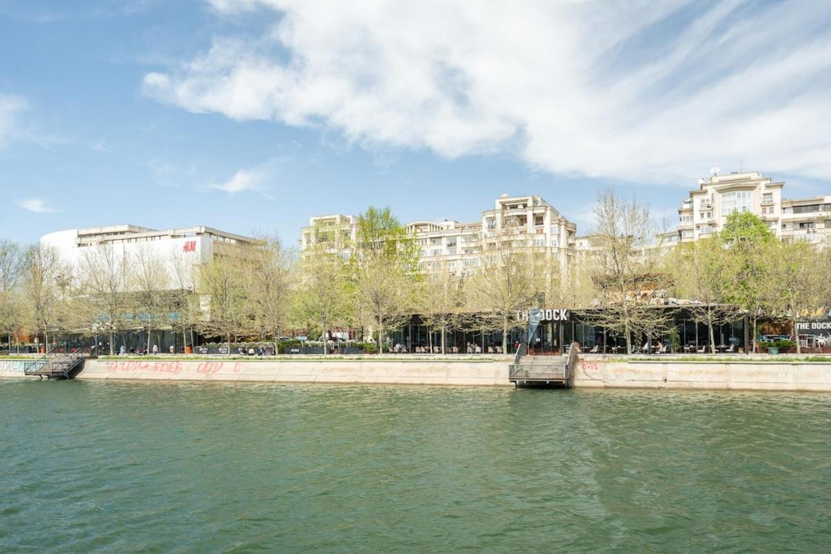 Sunny 2br Large Midtown Flat - 3 Superb Balconies Apartment